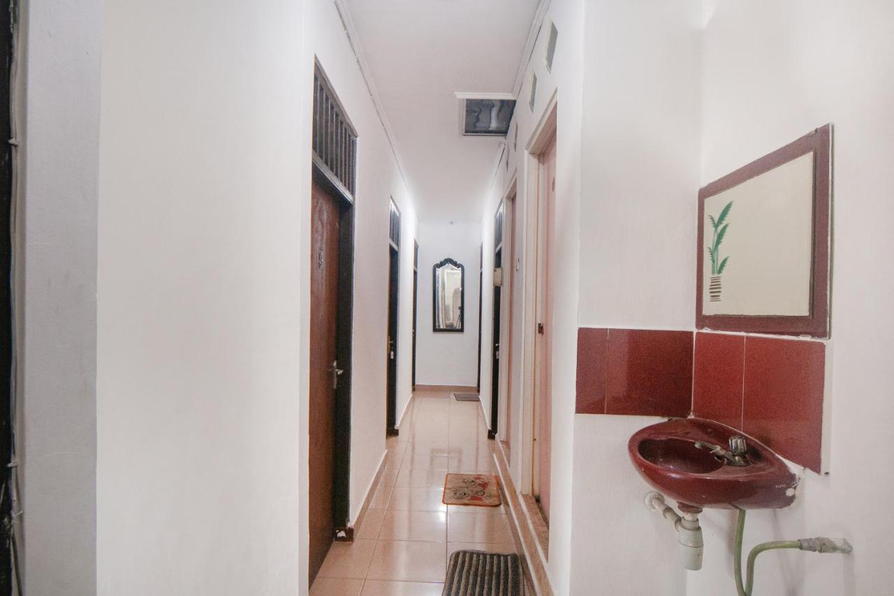 Oyo 2256 Danysa Guesthouse Jacarta Exterior foto